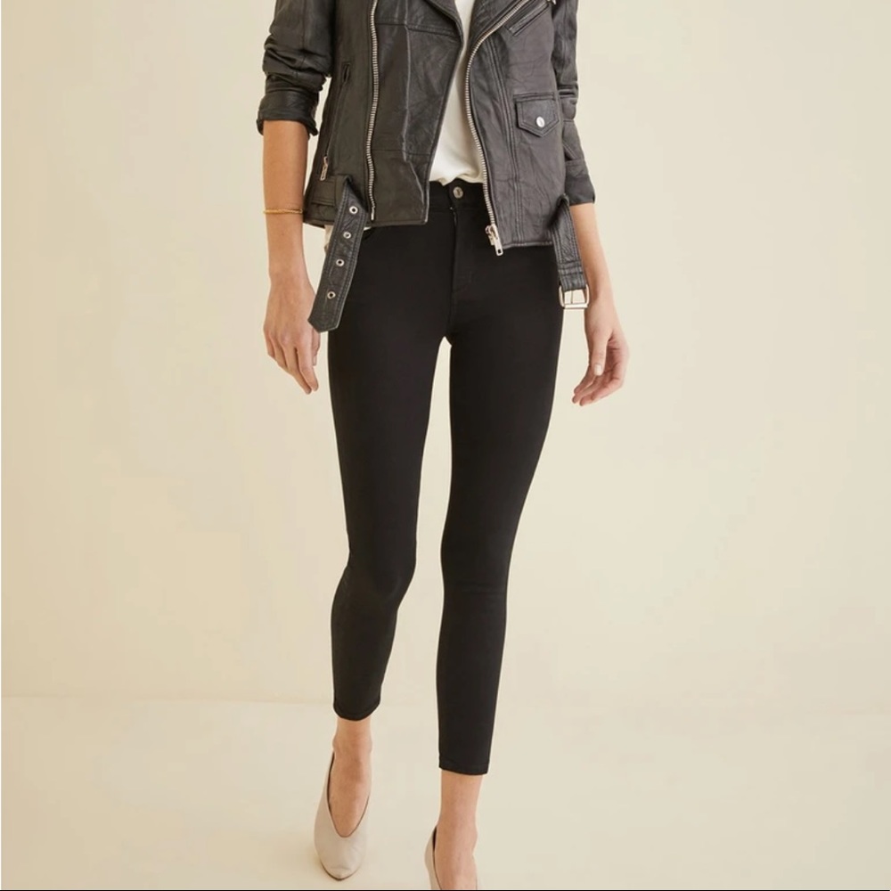 AGOLDE Exclusive Sophie Crop in Black